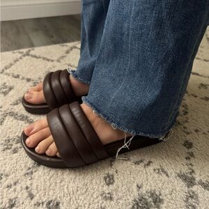 Seychelles Brown Slides